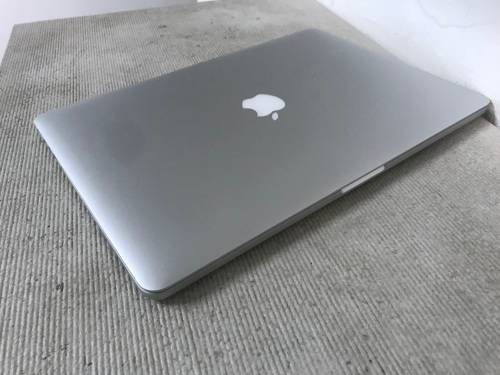 2015 Apple MacBook Pro with intel I7 (15-inch, 16GB RAM, 256GB SSD)- Silver